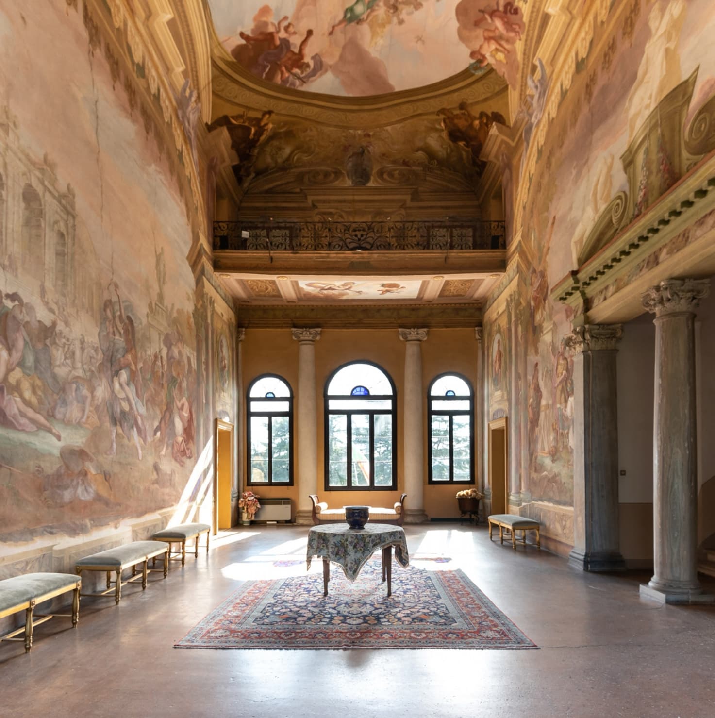 Il salone affrescato