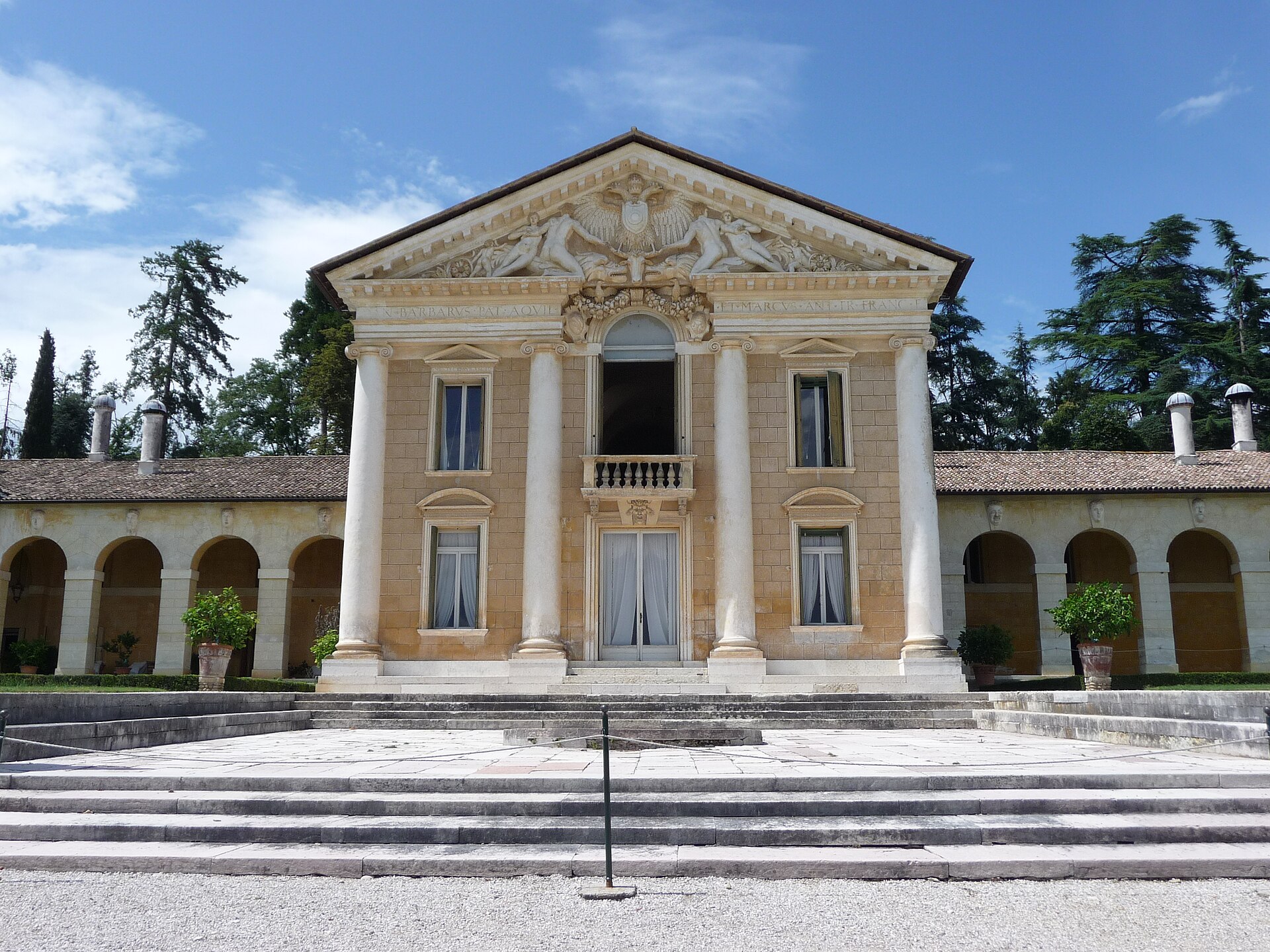 La facciata di Villa Barbaro a Maser, opera di Palladio con affreschi del Veronese