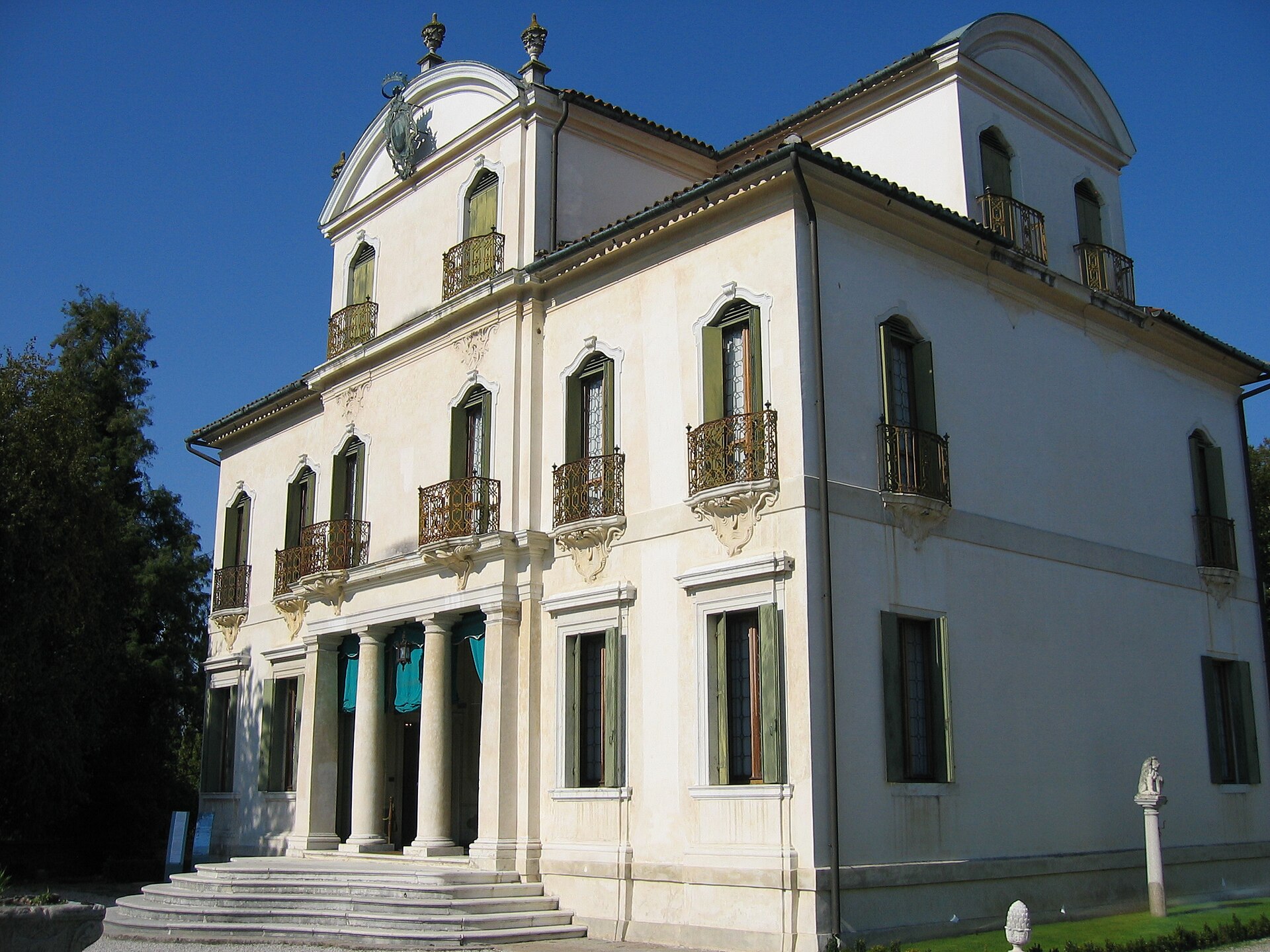 Villa Widmann Rezzonico Foscari a Mira, esempio di dimora settecentesca in stile rococò veneziano