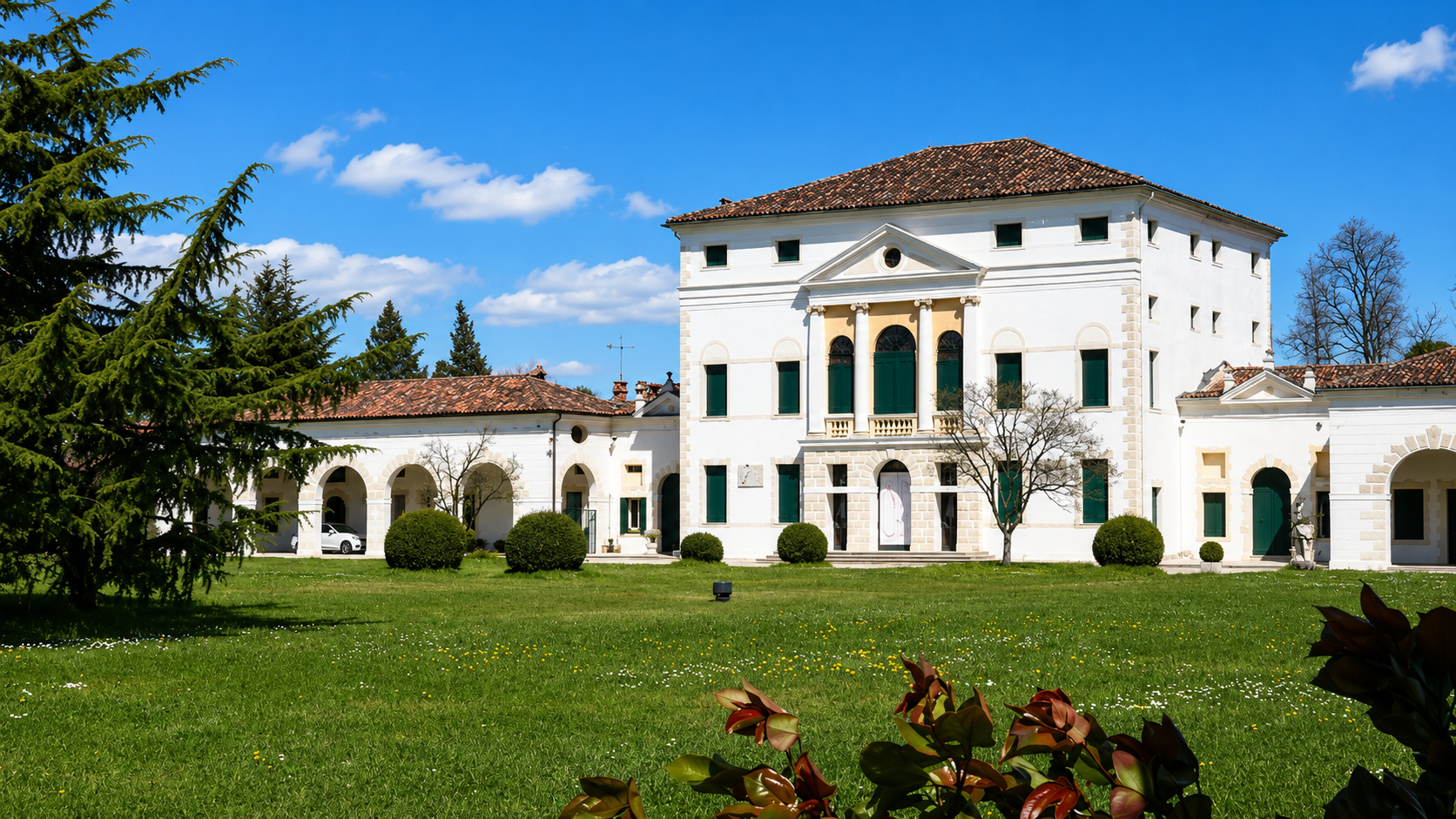 The facade of Villa Loredan Valier Perocco di Meduna with its porticoed barchesse, at Vascon di Carbonera
